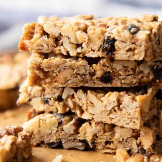 Healthy Granola Bars (V, GF): this healthy homemade granola bars recipe yields soft ‘n chewy granola bars with a crunch! Refined Sugar-Free, Vegan, Gluten Free & made with wholesome nuts and fruits. #GranolaBars #Healthy #Vegan #GlutenFree #Snacks | Recipe at BeamingBaker.com