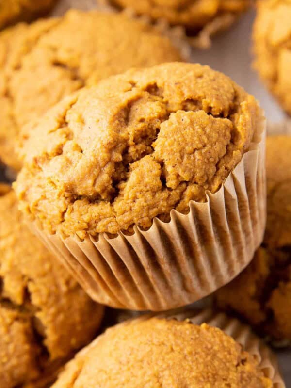 Vegan Pumpkin Muffins: this vegan pumpkin muffin recipe is easy & eggless! The best vegan pumpkin muffins – moist, soft & tender crumb, perfectly spiced. #Vegan #Pumpkin #Muffins #Fall | Recipe at BeamingBaker.com