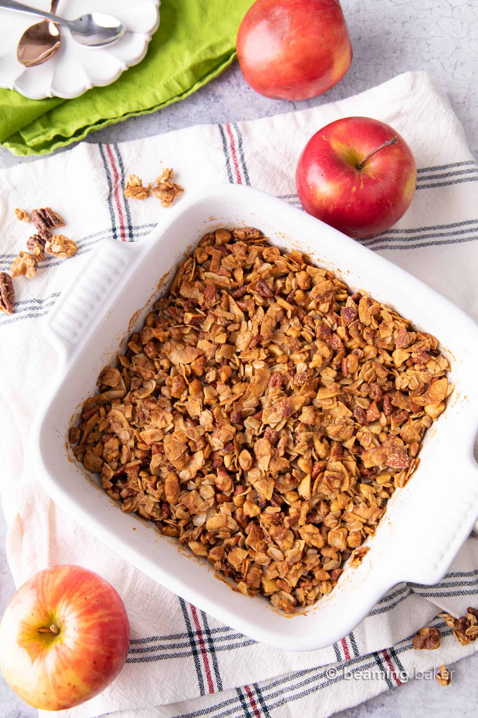 Healthy Apple Crisp: this healthy easy apple crisp recipe yields delicious crisp topping and warm apple filling for a guilt-free dessert made with healthy ingredients! #Healthy #Apple #Crisp | Recipe at BeamingBaker.com