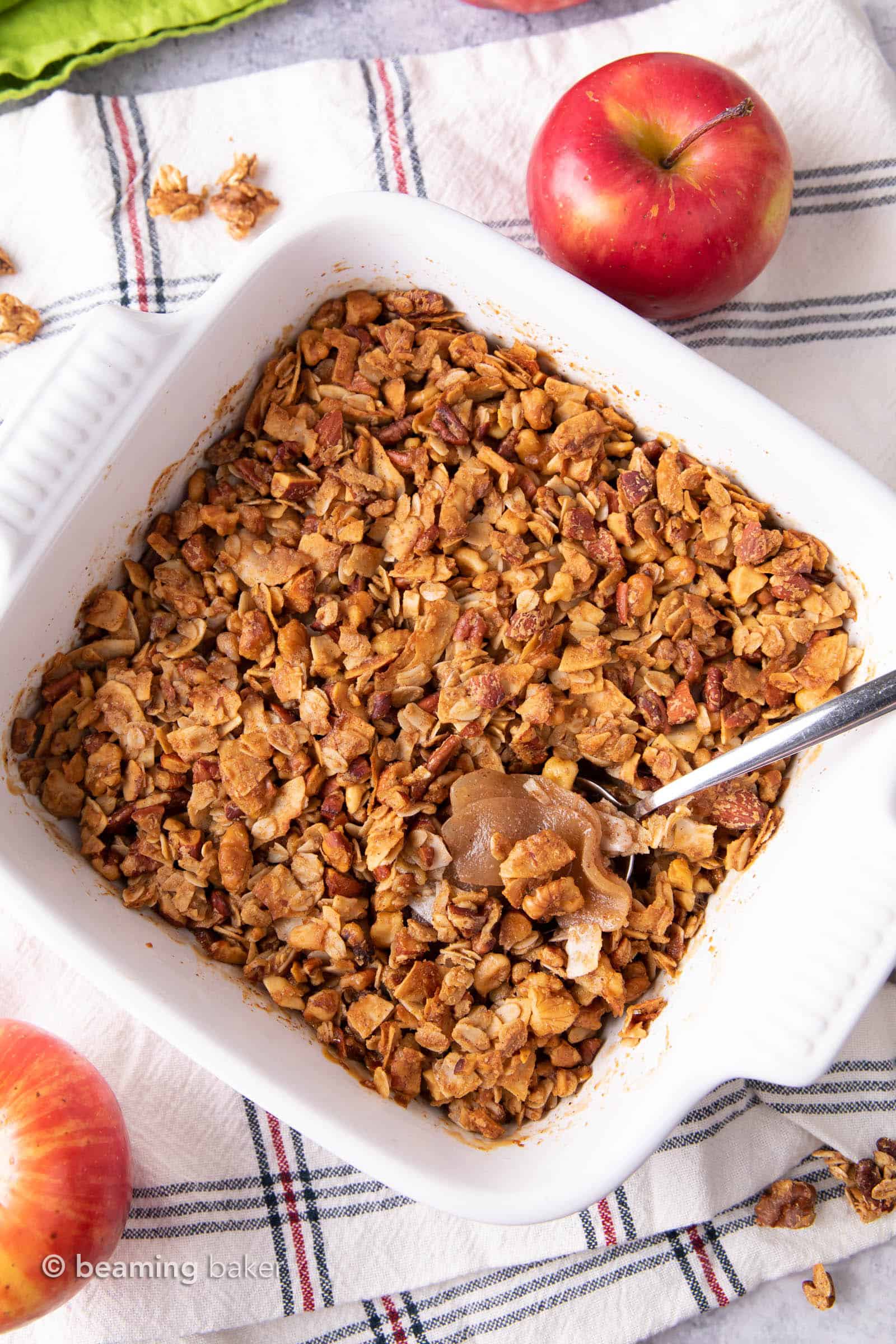 Healthy Apple Crisp: this healthy easy apple crisp recipe yields delicious crisp topping and warm apple filling for a guilt-free dessert made with healthy ingredients! #Healthy #Apple #Crisp | Recipe at BeamingBaker.com