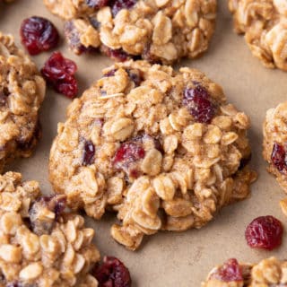 Healthy Oatmeal Cranberry Cookies: warm, cozy spices with chewy oats and sweet ‘n tart cranberries in the best vegan oatmeal cranberry cookies recipe! #Vegan #Healthy #Oatmeal #Cranberry #Cookies | Recipe at BeamingBaker.com