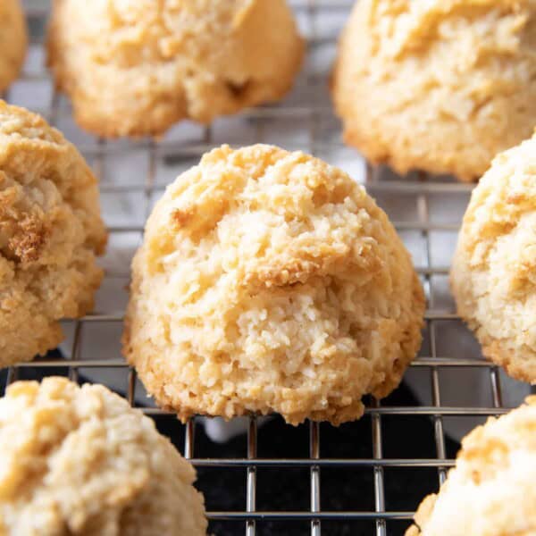 Keto Coconut Macaroons Recipe: this 4 ingredient keto macaroons recipe is gluten free & easy to make! The best Low Carb coconut macaroons—chewy & moist inside, crispy golden exterior. #Keto #LowCarb #GlutenFree #Coconut #Macaroons | Recipe at BeamingBaker.com