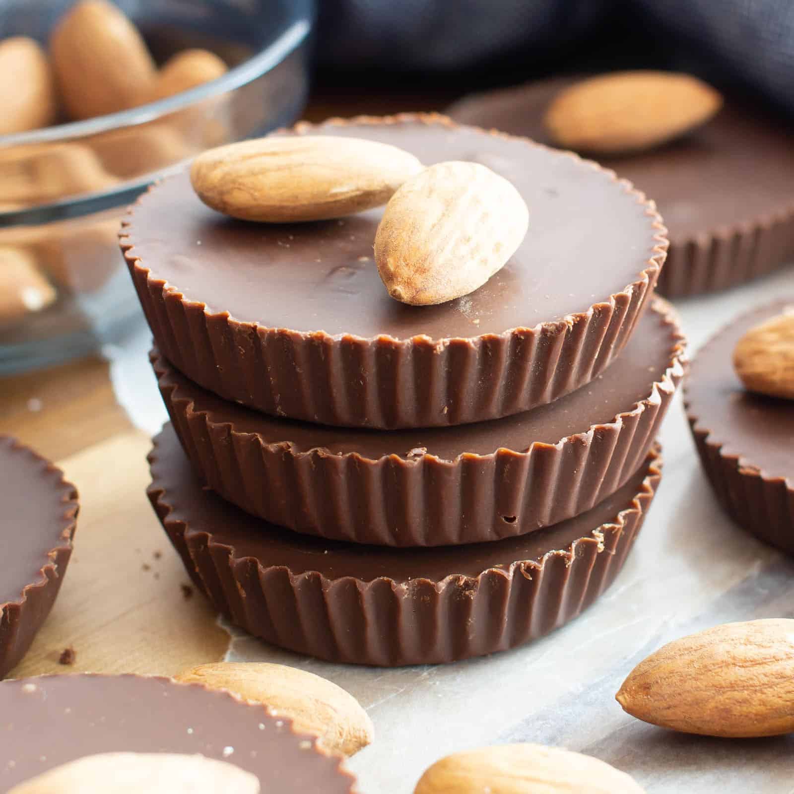 4 Ways – Keto Fudge Cups: 4 delicious ways to enjoy keto fudge. Low Carb & super easy to make! 2 Ingredient. #Keto #LowCarb #KetoFudge #Fudge | Recipe BeamingBaker.com