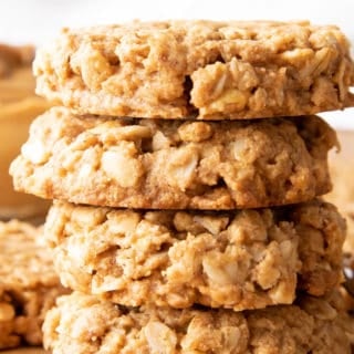 Healthy Peanut Butter Oatmeal Cookies: an easy recipe for healthy peanut butter oatmeal cookies made with simple, whole ingredients. #Healthy #Cookies #PeanutButter #Oatmeal | Recipe at BeamingBaker.com
