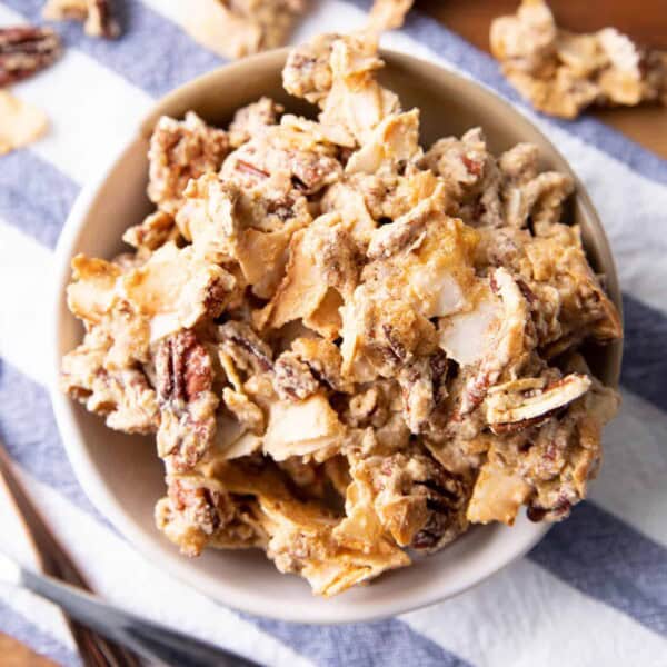 Best Keto Granola Recipe: crispy, crunchy keto granola with big clusters. This low carb granola is sweet, nutty and satisfying! Keto-Friendly, Low Carb, Gluten Free, Vegan. #KetoGranola #LowCarb #KetoFriendly #KetoRecipe | Recipe at BeamingBaker.com