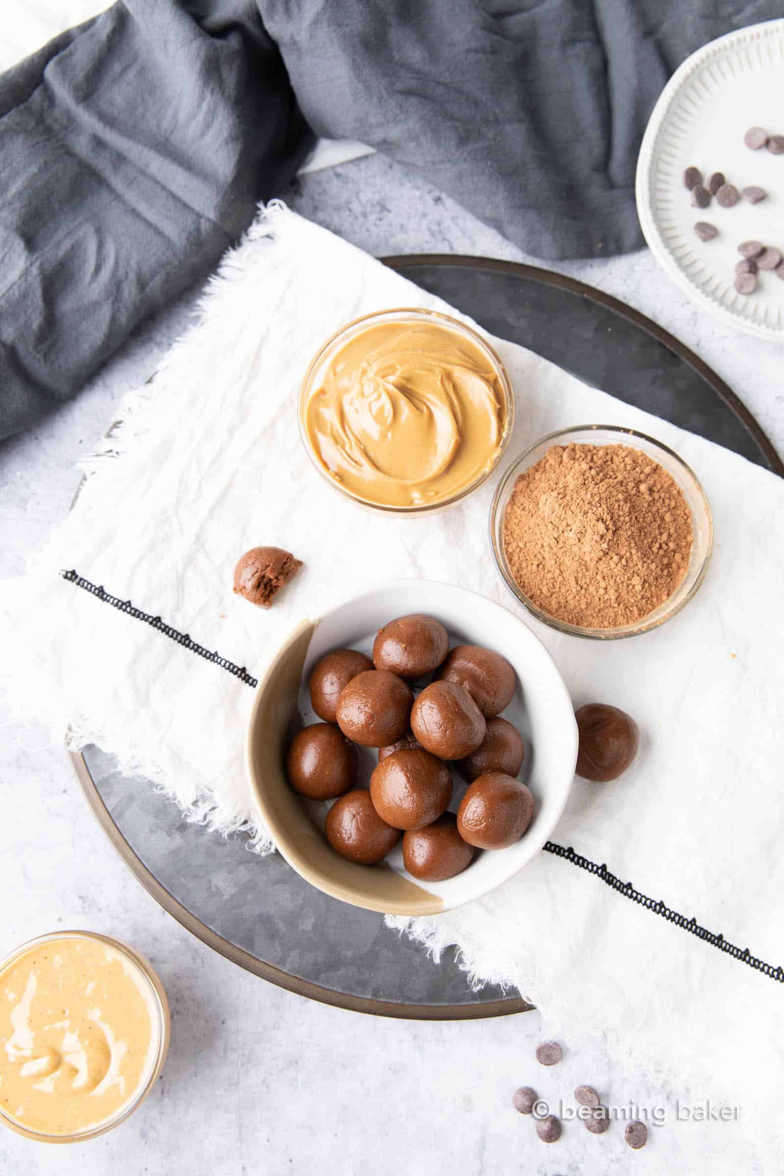 Keto Balls: just 4 ingredients for delicious chocolate keto peanut butter balls. Easy to make, ready in minutes and no bake! #Keto #PeanutButter #KetoBalls #NoBake | Recipe at BeamingBaker.com