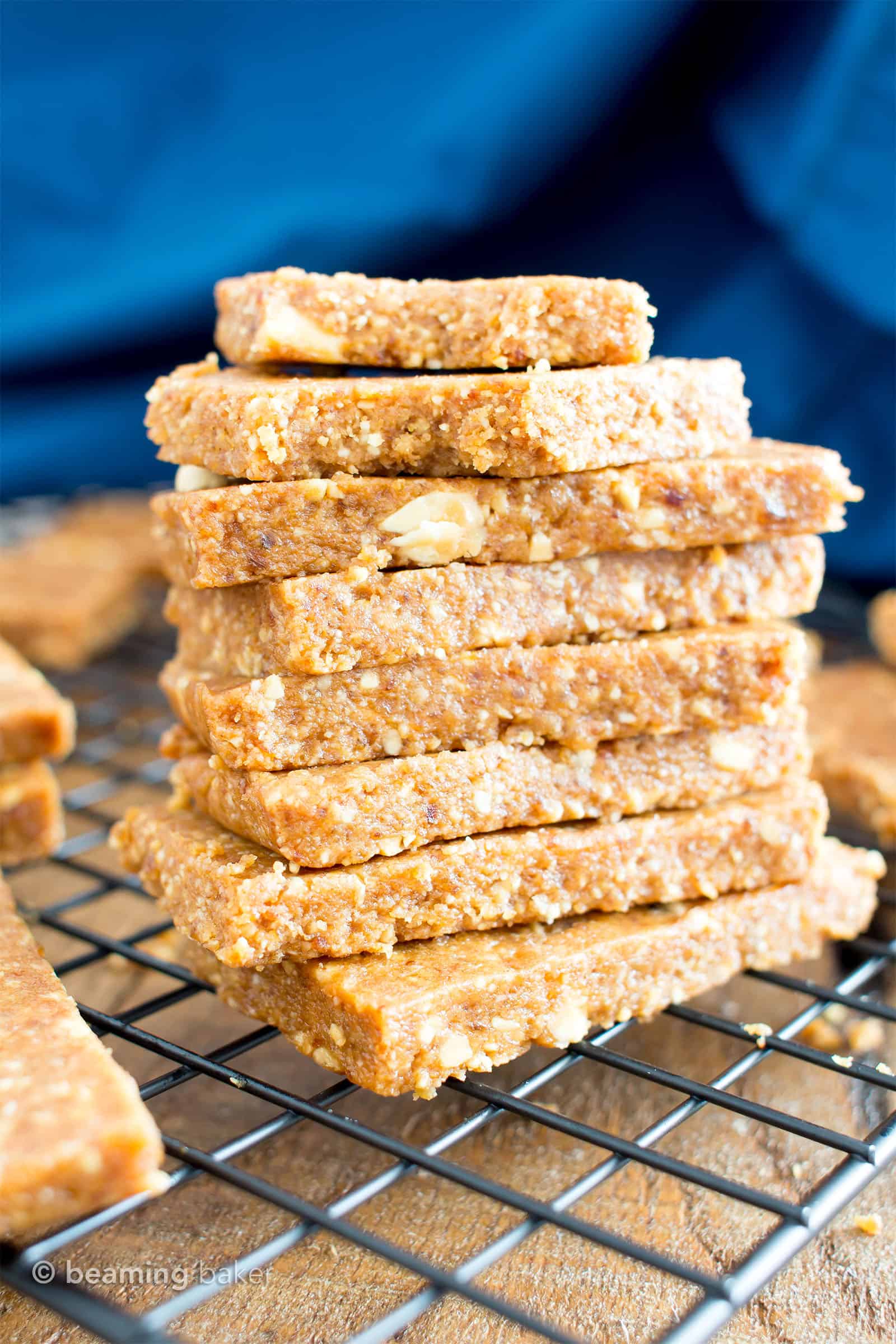 Peanut Butter Energy Bars: this 4 ingredient energy bars recipe is quick ‘n easy and yields the best energy bars that taste like peanut butter cookies! #EnergyBars #PeanutButter #NoBake | Recipe at BeamingBaker.com