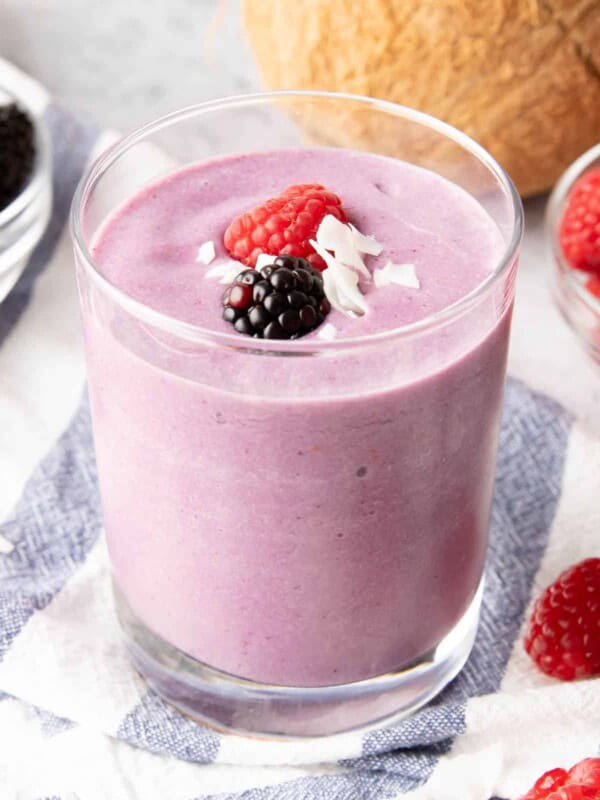 Keto Berry Coconut Smoothie: just 3 net carbs for a keto smoothie packed with berry coconut goodness! #Keto #KetoSmoothie #KetoBerries | Recipe at BeamingBaker.com