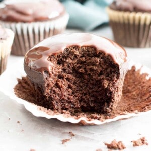 Vegan Chocolate Ganache Cupcakes: rich vegan chocolate cupcakes topped with sweet chocolate ganache. Your soon-to-be favorite chocolate ganache cupcakes! #Vegan #Cupcakes #Ganache #Chocolate | Recipe at BeamingBaker.com