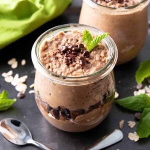 Chocolate Overnight Oats – 3 Ways: 3 delicious ‘n easy ways to make chocolate overnight oats! Including: chocolate peanut butter overnight oats, chocolate overnight oats and a secret new recipe! #OvernightOats #Chocolate #OvernightOatmeal #ChocolateOvernightOats | Recipe at BeamingBaker.com