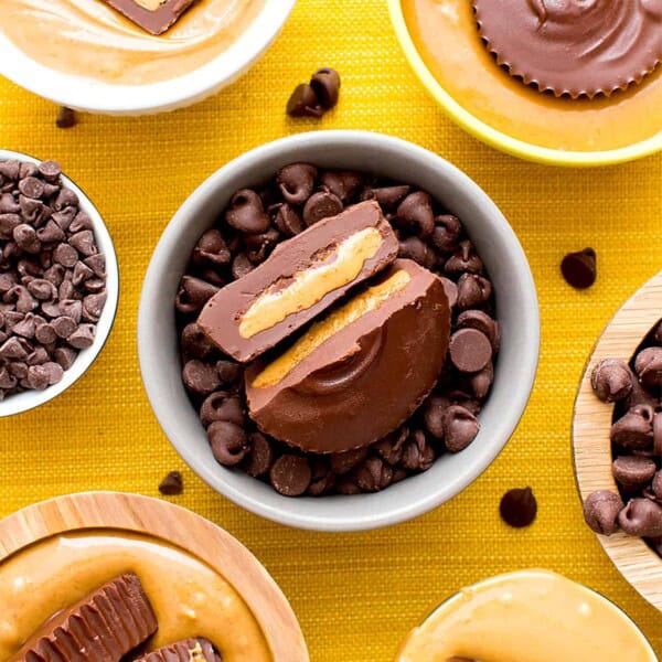 Vegan Peanut Butter Cups: just 5 ingredients for delicious vegan chocolate peanut butter cups! Easy to make, whole ingredients. #Vegan #PeanutButterCups #PeanutButter #VeganCandy | Recipe at BeamingBaker.com 