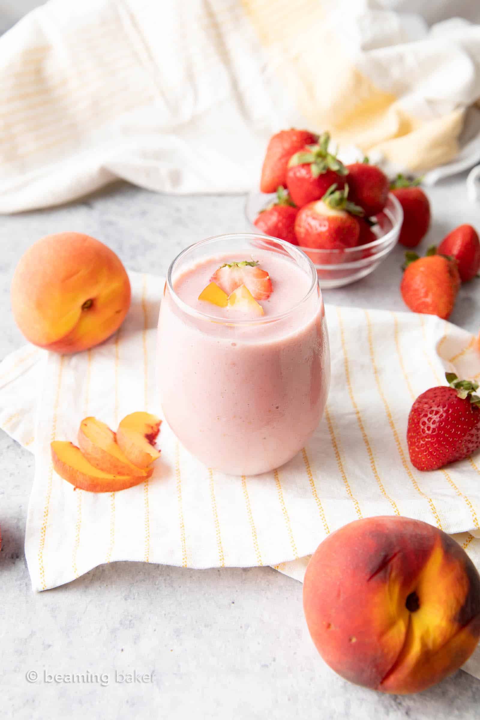 Strawberry Peach Smoothie: only 4 ingredients for a smooth, creamy Strawberry Peach smoothie bursting with healthy fruits! 5 min prep. #Strawberry #Peach #Smoothie #Smoothies | Recipe at BeamingBaker.com