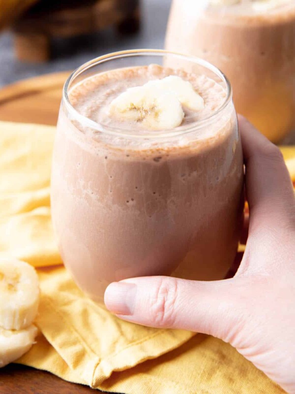 Chocolate Banana Vegan Protein Shake Recipe: creamy ‘n delicious chocolate banana protein shake made with just 4 ingredients. 22 grams of plant-based protein in the best vegan protein shake recipe! #Vegan #Chocolate #Banana #Protein #Shake | Recipe at BeamingBaker.com