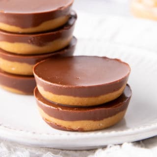 4 Ingredient Dark Chocolate Peanut Butter Cups (Vegan): an easy recipe for dark chocolate peanut butter cups that are vegan, delicious and made with simple ingredients. #Vegan #PeanutButter #DarkChocolate #PeanutButterCups | Recipe at BeamingBaker.com