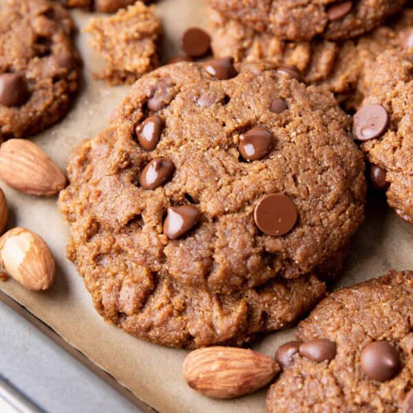 4 Ingredient Flourless Almond Butter Cookies (Gluten Free): unbelievably soft ‘n chewy flourless almond butter cookies made with just 4 ingredients! The best gluten free almond butter cookies—easy to make, delicious, simple ingredients. #Flourless #GlutenFree #Cookies #AlmondButter | Recipe at BeamingBaker.com