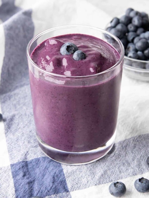 Blueberry Smoothie: just 3 ingredients for the easiest blueberry smoothie recipe ever! The best blueberry smoothie—just minutes to prep for a healthy & refreshing smoothie! #Blueberry #Smoothie #Blueberries #Smoothies | Recipe at BeamingBaker.com