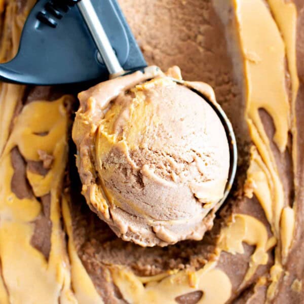 Chocolate Peanut Butter Banana Ice Cream: Just 4 ingredients for the best healthy chocolate peanut butter banana ice cream—rich ‘n creamy, packed with peanut butter cup flavor! #Chocolate #PeanutButter #BananaIceCream #IceCream | Recipe at BeamingBaker.com