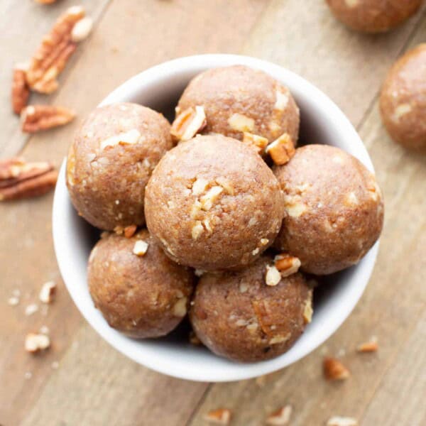 Vegan Energy Balls: just 3 ingredients for easy vegan energy balls that are soft, satisfying and delicious. Made with healthy, simple ingredients. #Vegan #EnergyBalls #NoBake #EnergyBites | Recipe at BeamingBaker.com