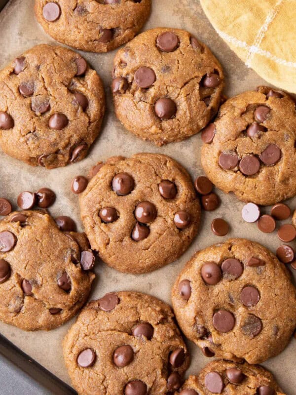 Vegan Peanut Butter Chocolate Chip Cookies: an easy recipe for chewy, moist vegan peanut butter chocolate chip cookies bursting with deep peanut butter flavor. #Vegan #PeanutButter #ChocolateChip #Cookies | Recipe at BeamingBaker.com