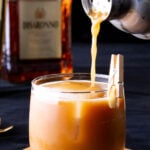 Średni obraz z Pinteresta przedstawiający napój z prażonych migdałów.