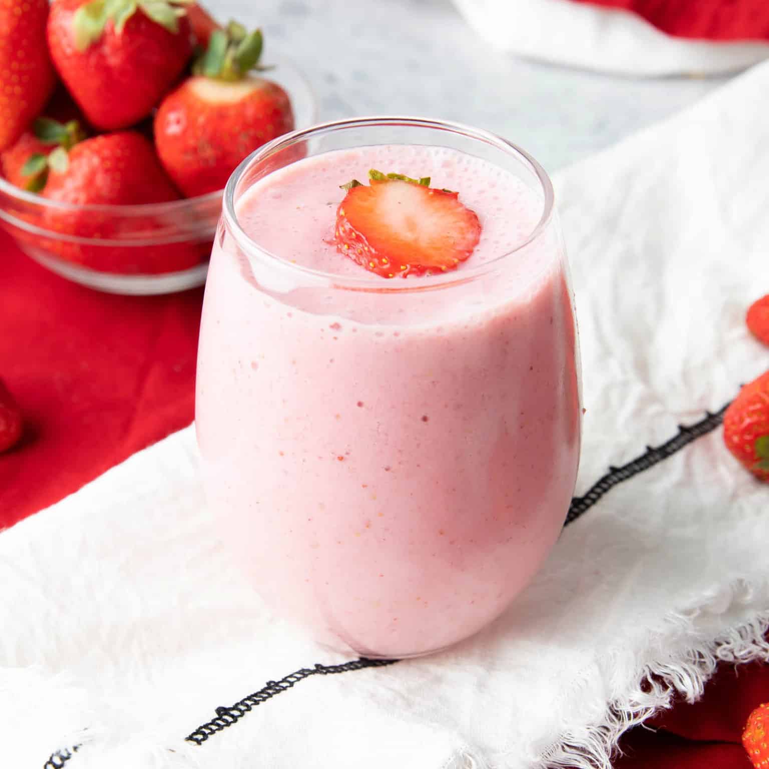 Strawberry Smoothie with Oat Milk, Soy or Almond Milk! - Beaming Baker