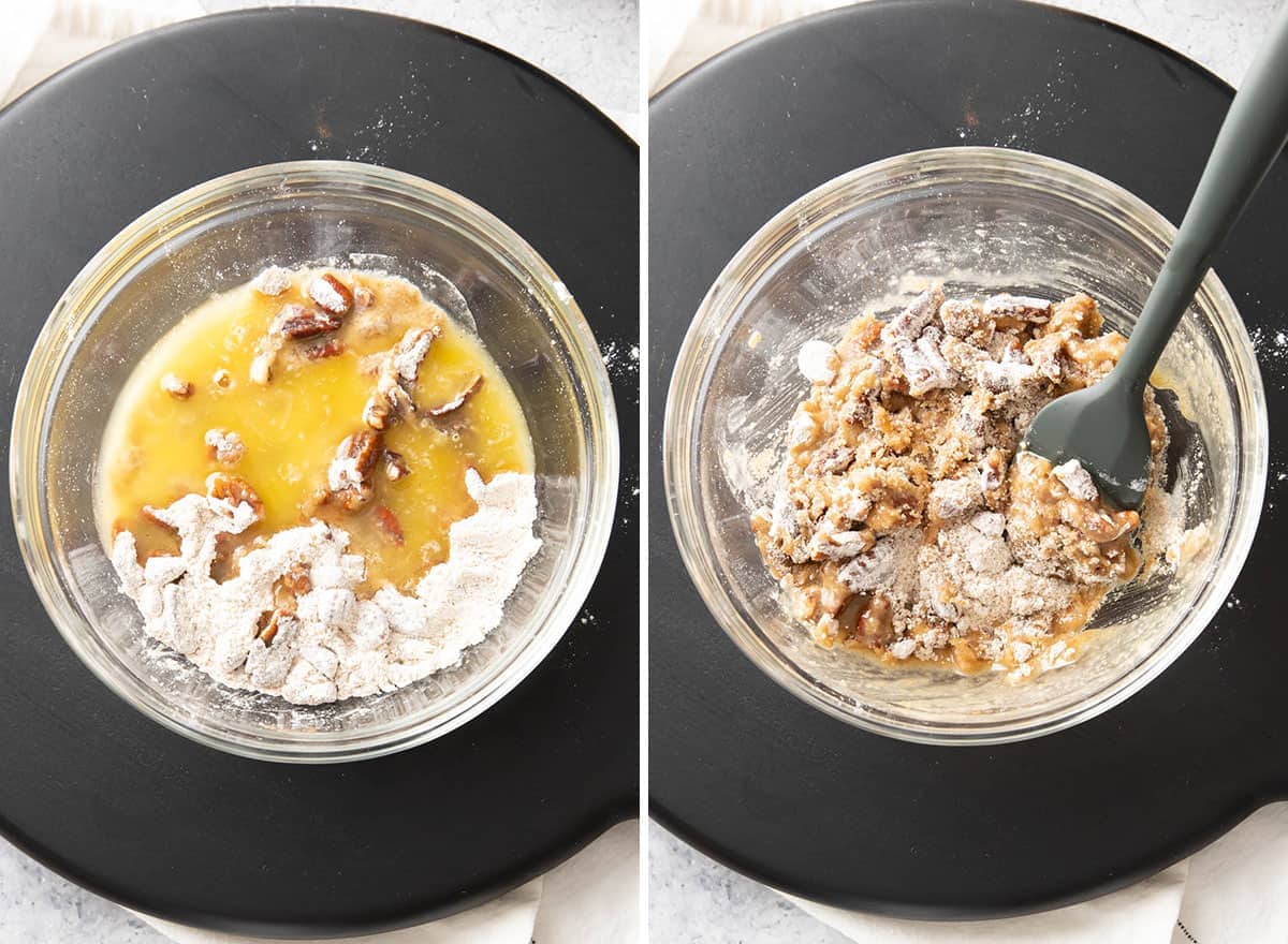 dwa zdjęcia pokazujące jak zrobić polewę z kruszonki - zmieszanie roztopionego masła z suchymi składnikami