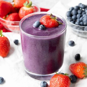 strawberry blueberry smoothie served in a glass