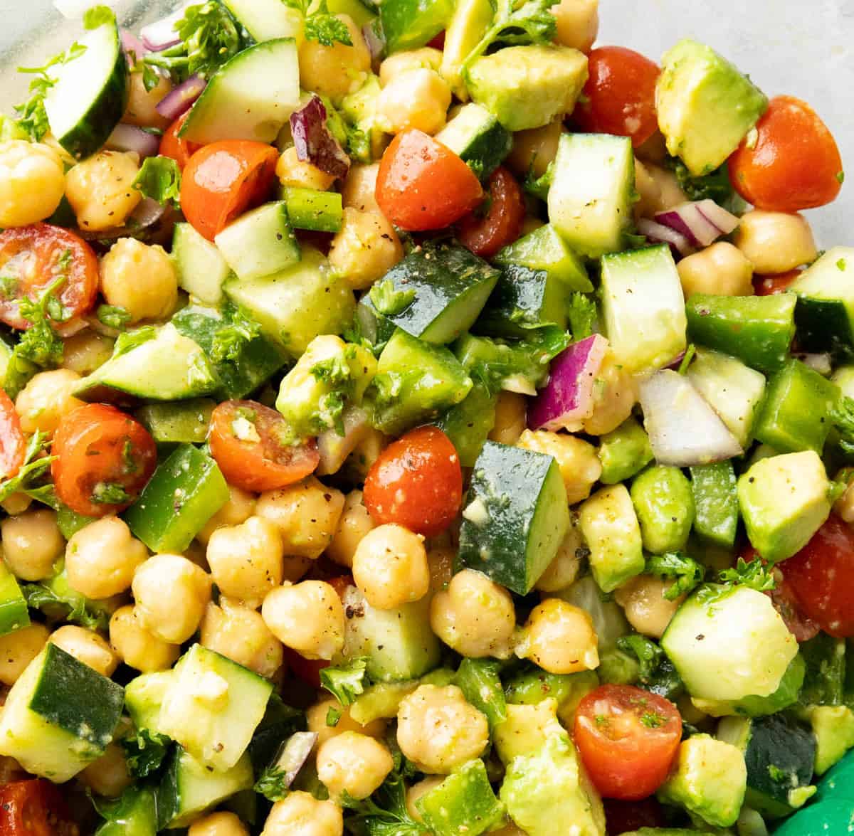 Closeup photo of tomatoes, parsley, garbanzo beans, bell peppers, and more in this fresh recipe