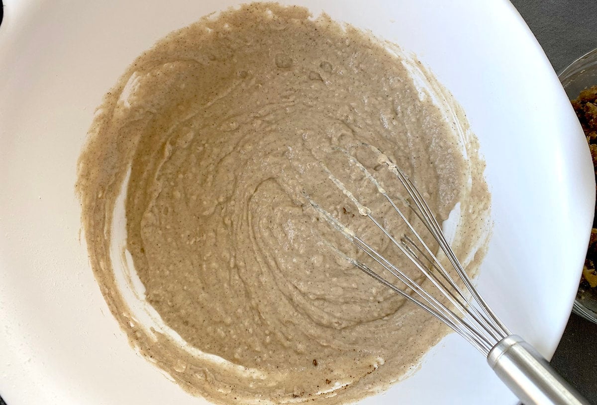ubijanie ciasta na muffinki z kruszonką cynamonową