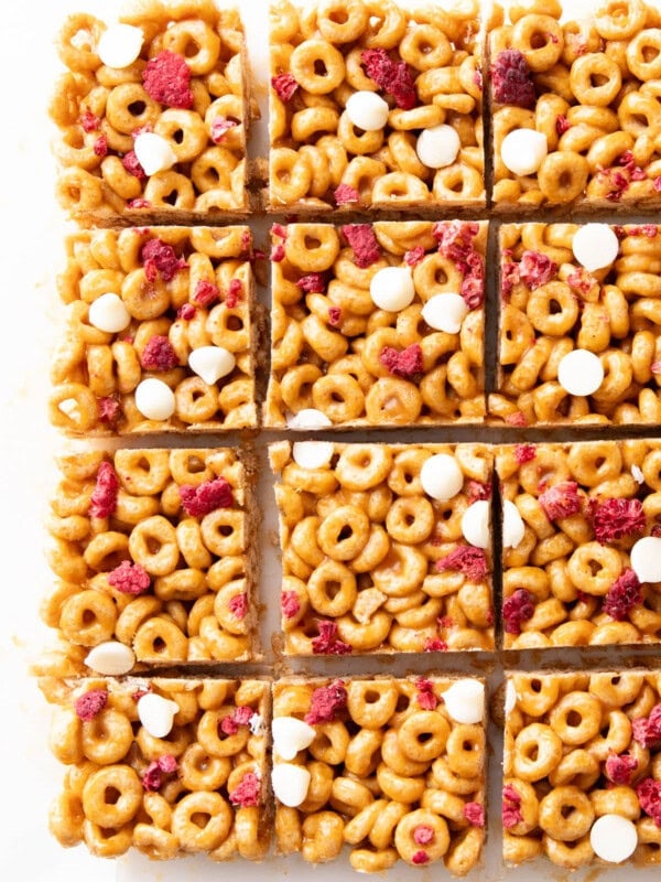 Rows of cereal bars featuring Cheerios topped with dried fruit and chocolate chips