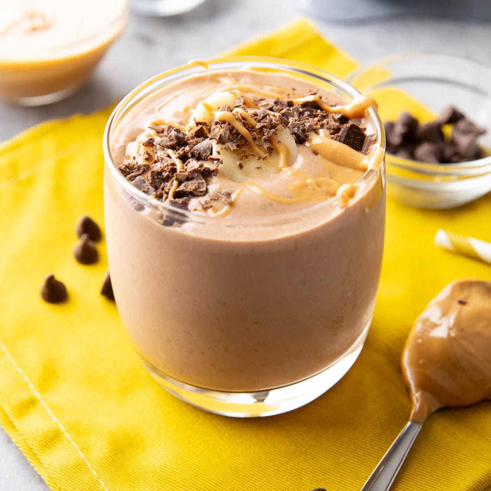 Chocolate Peanut Butter Smoothie – 4 Ingredient