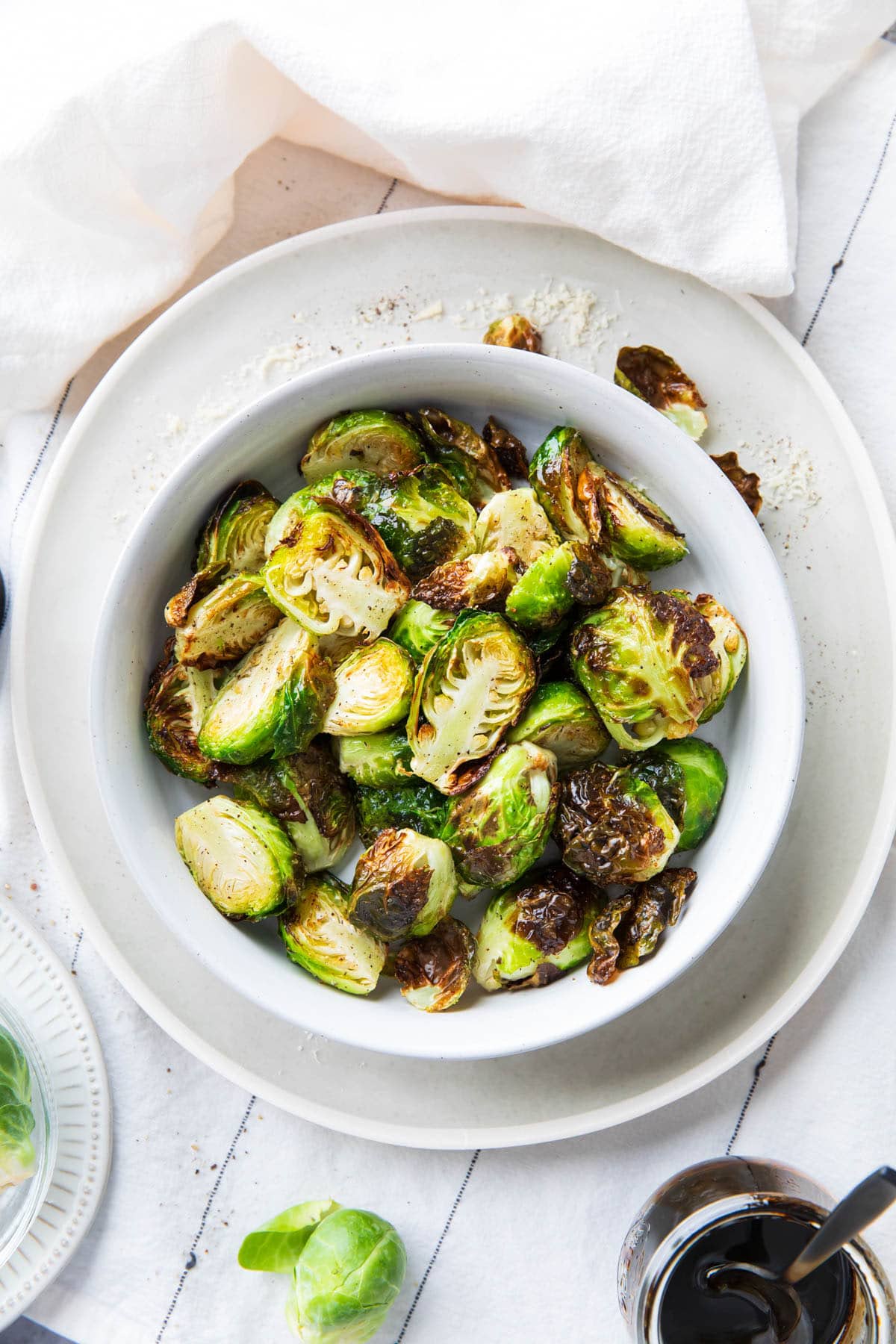 This healthy vegetable side dish is served with garnish and napkins.