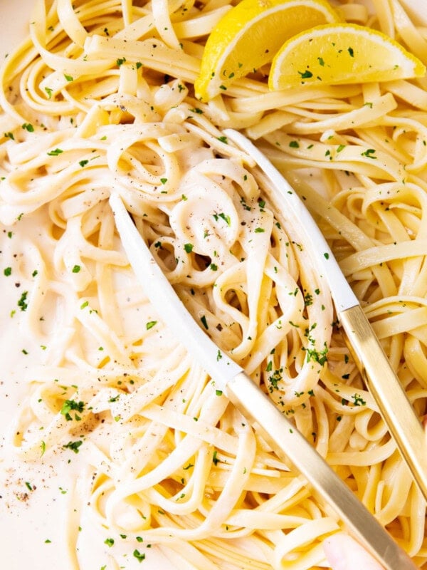 Photo showing how to make fettuccine Alfredo with loads of creamy Alfredo sauce