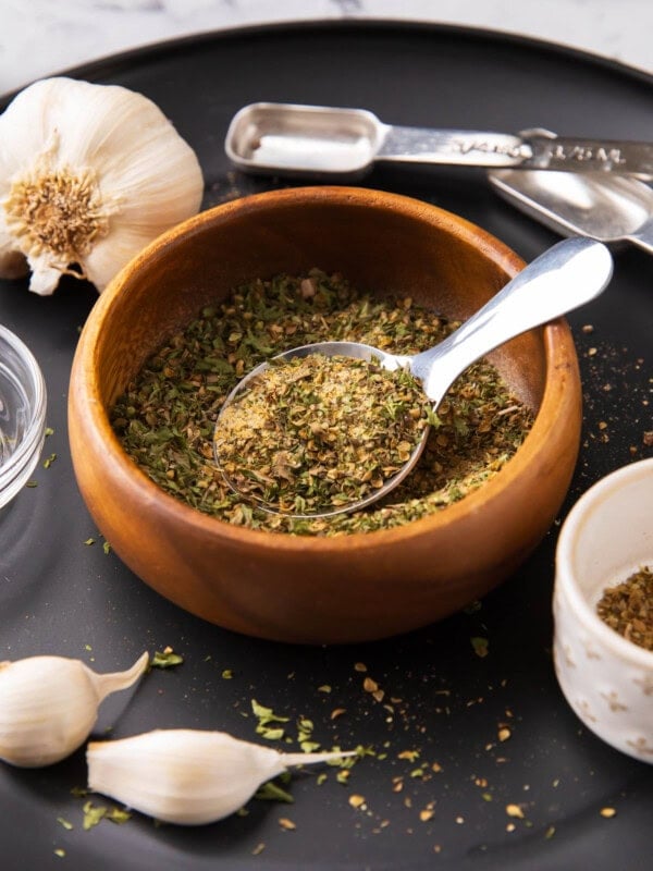 close up of garlic and herb seasoning in a spice bowl