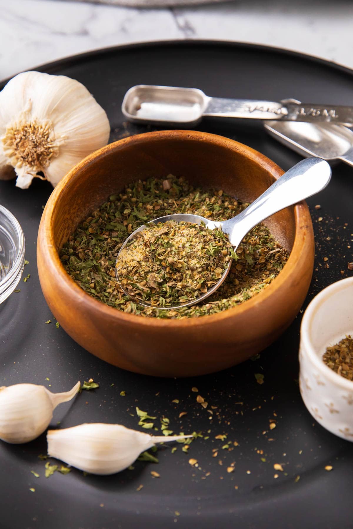 Close up of garlic and herb seasoning in a spice bowl.