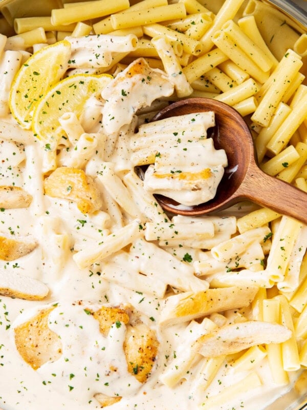 Creamy chicken garlic parmesan pasta with lots of garlic and parmesan sauce with pasta