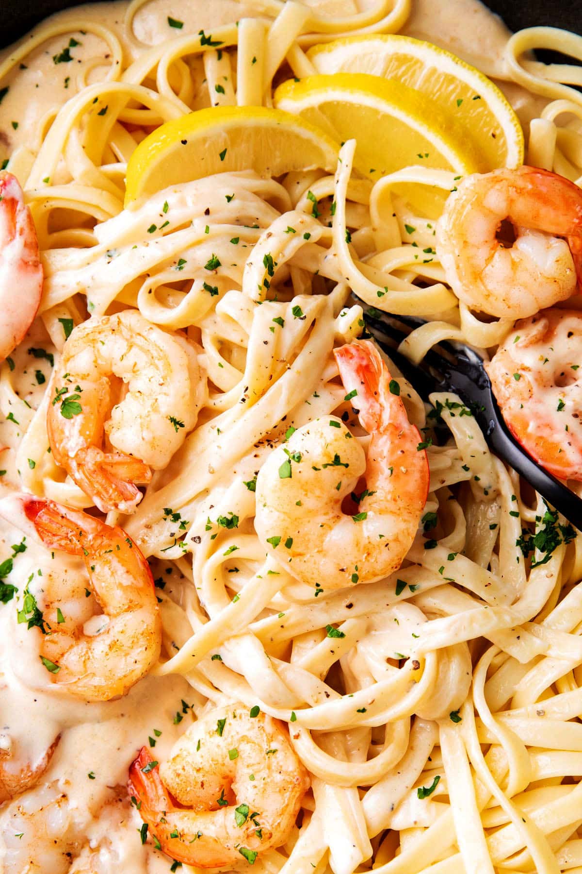 Shrimp Alfredo sauce in a jar recipe includes jumbo seared shrimp, bouncy linguine pasta, and rich, creamy Alfredo sauce.