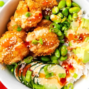 This Asian shrimp bowl feature crispy fried shrimp, edamame, avocado, yum yum sauce, and Thai sweet chili